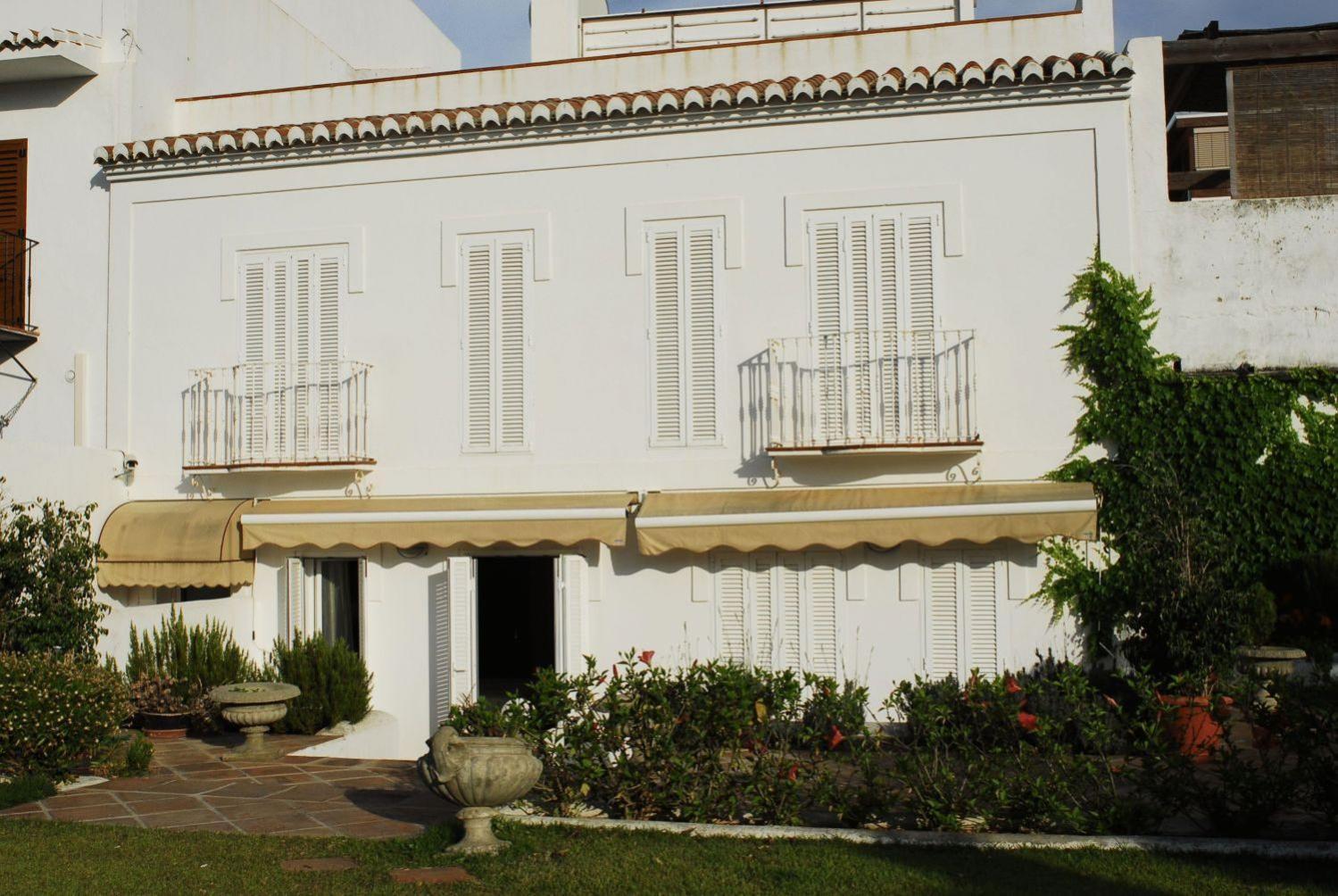 Hostal Tres Soles Nerja Exterior photo